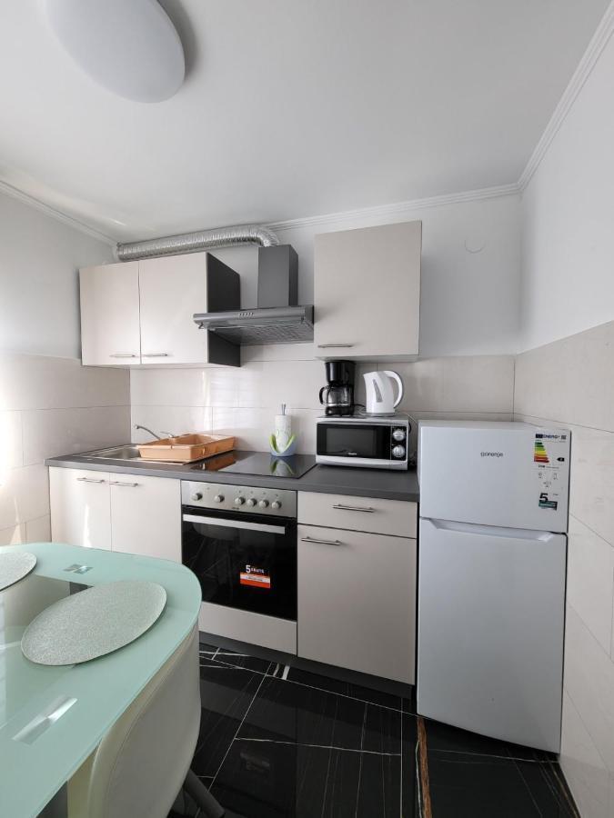 Apartman Dora With Sea View And Terrace Umag Exterior photo