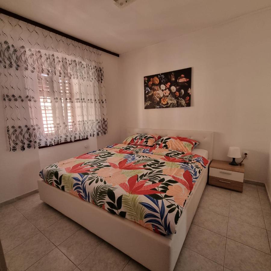 Apartman Dora With Sea View And Terrace Umag Exterior photo