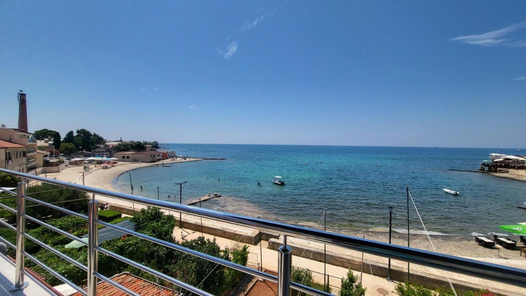 Apartman Dora With Sea View And Terrace Umag Exterior photo